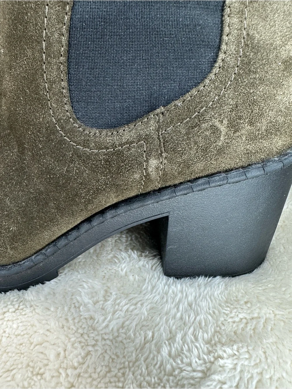 Vince Henderson weatherproof suede Chelsea boots in a dark olive green Size 9.5